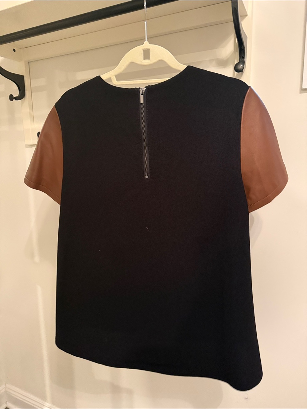 Neiman Marcus Two-Tone Brown and Black Short Sleeve 💯 genuine Leather Top front - Picture 3 of 3